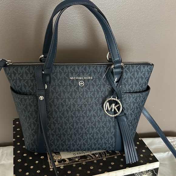 NEW MICHAEL KORS PURSE - Picture 1 of 15